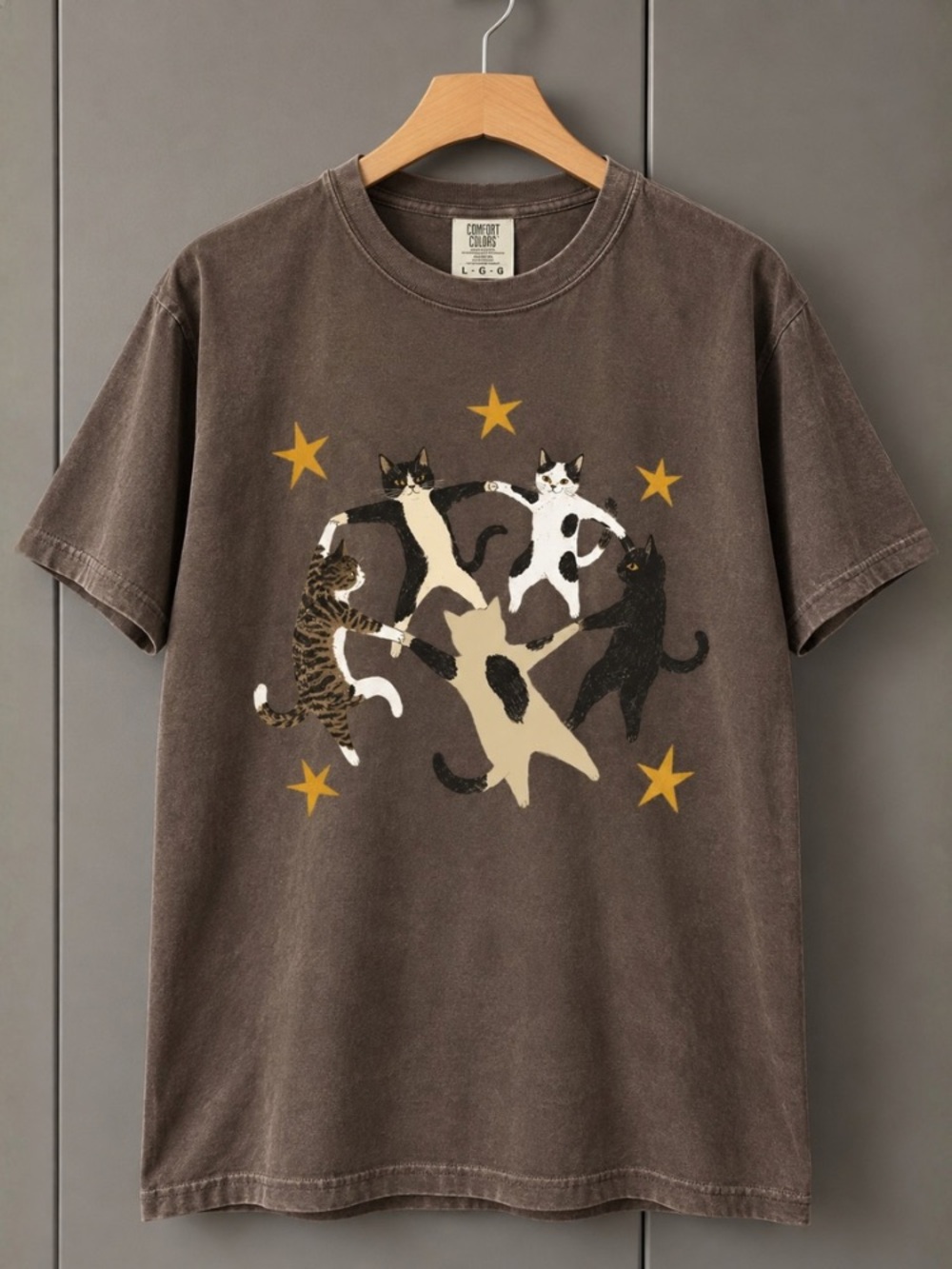 Comfort Colors Cats Circle Dance Holding Paws Stars Vintage Brown T-Shirt
